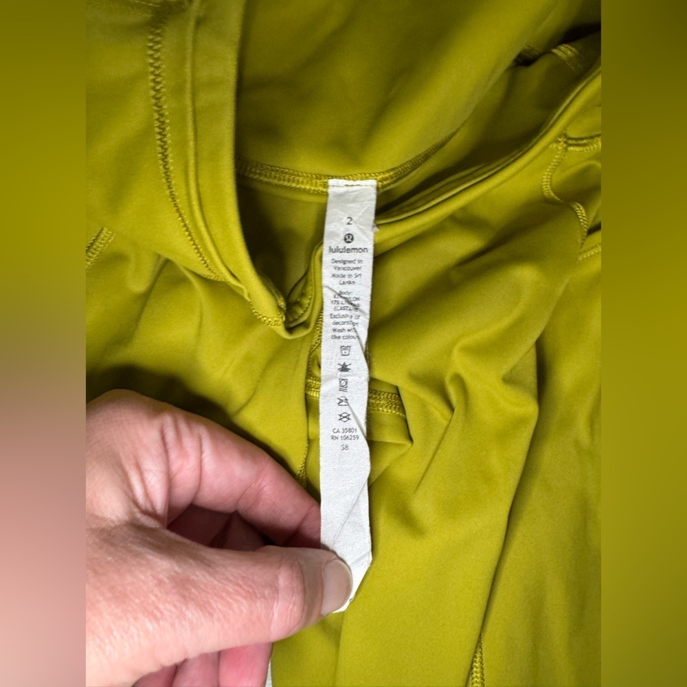Lululemon Fast and Free Reflective High-Rise Crop 19" in Grape Leaf Size 2 - Picture 7 of 9